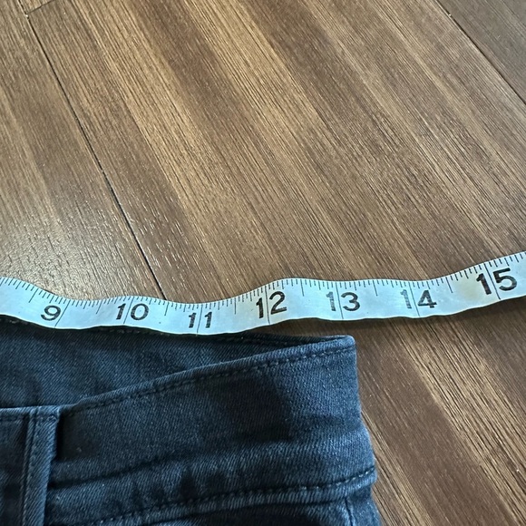 The Pixie Ankle Fray Jeans in Not Guilty
MOTHER denim
Black wash
Size 28 - Picture 7 of 11